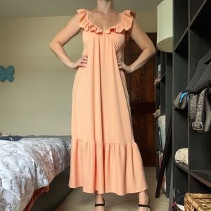 Summer long dress peach color. Caution of the wind S